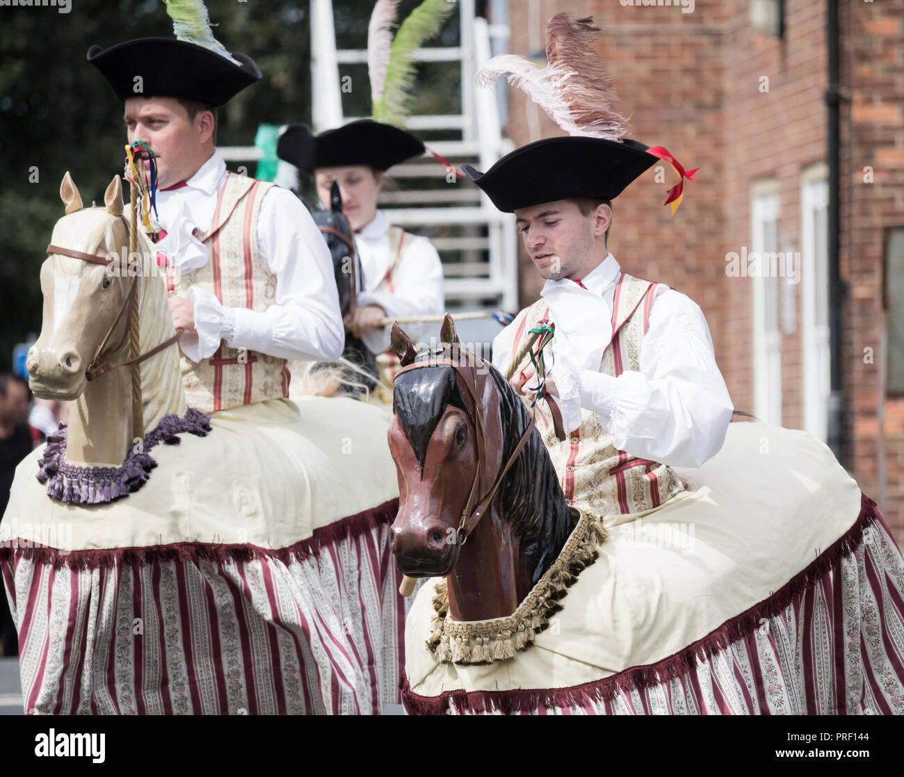 Danzatori provenienti dalla Francia al giorno di apertura del Billingham Festival Internazionale del Folklore di danza del mondo. Regno Unito Foto Stock