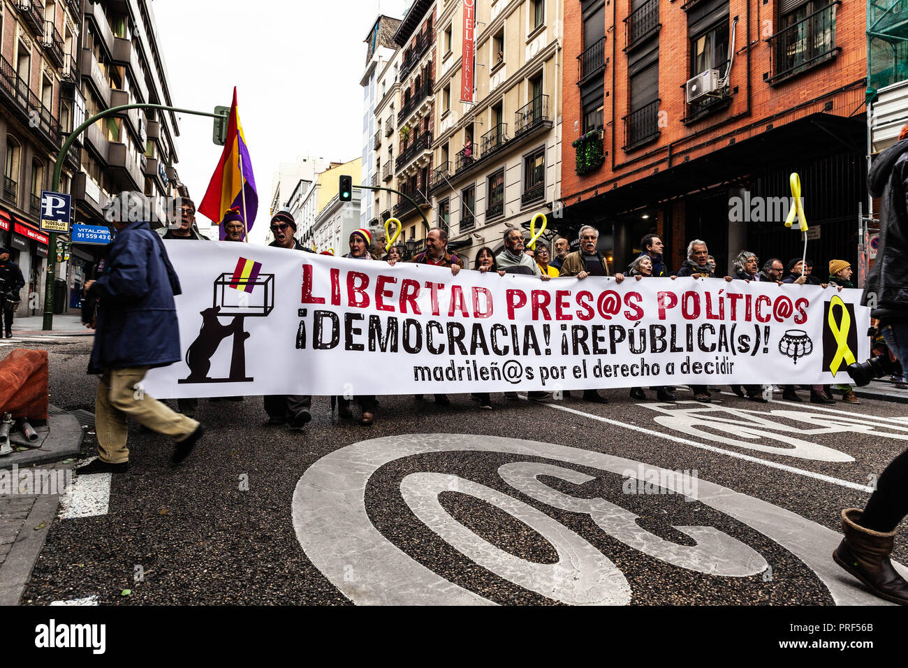 Multidinaria manifestación exigiendo libertad para presos políticos, Gran Vía, Madrid, España. Foto Stock