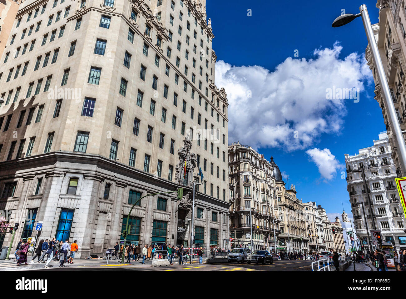 Fila di edifici lungo la Gran Via, Madrid, Spagna. Foto Stock