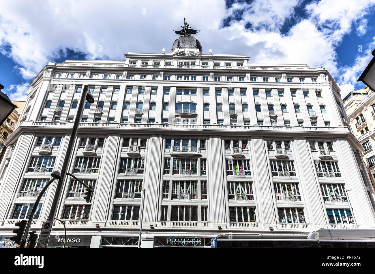 Edificio Gran Via 32 noto anche come Edificio Madrid-Parí, Gran Via, Madrid, Spagna. Foto Stock