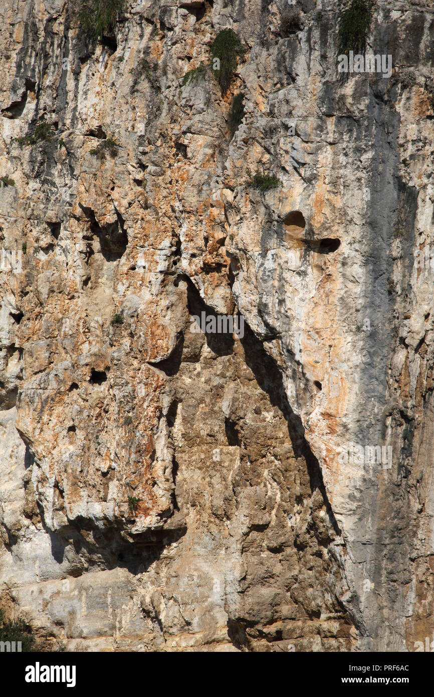 Vouliagmeni Attica Grecia Lago Vouliagmeni Close up della formazione di roccia Foto Stock