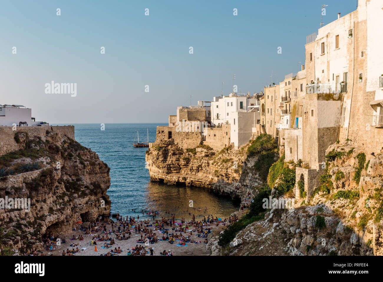 La Grotta piana a Polignano a Mare, Puglia, Italia Foto Stock