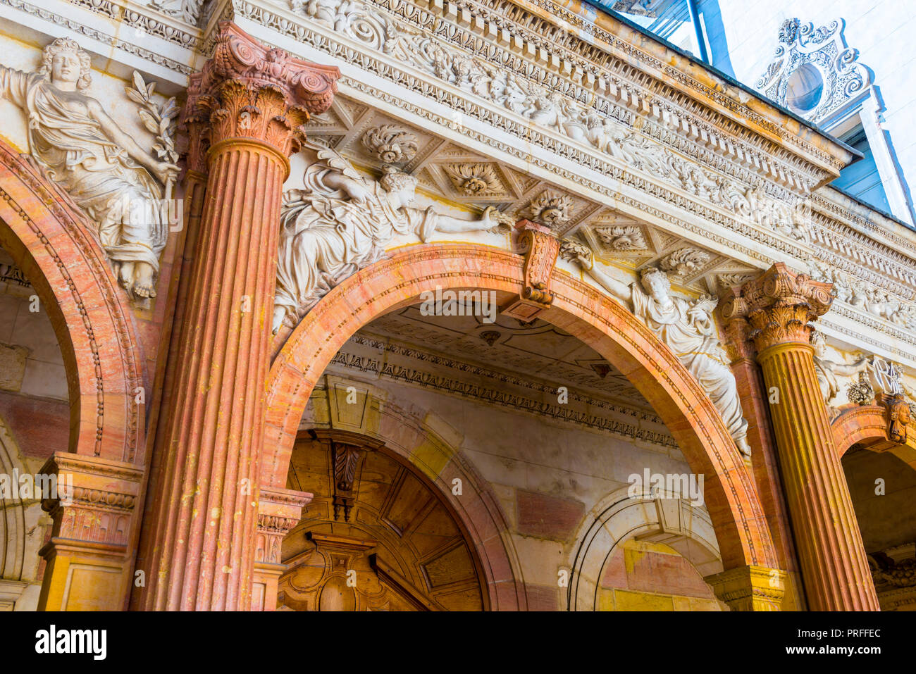 Arco decorato con colonne a Lione, in Francia. Foto Stock