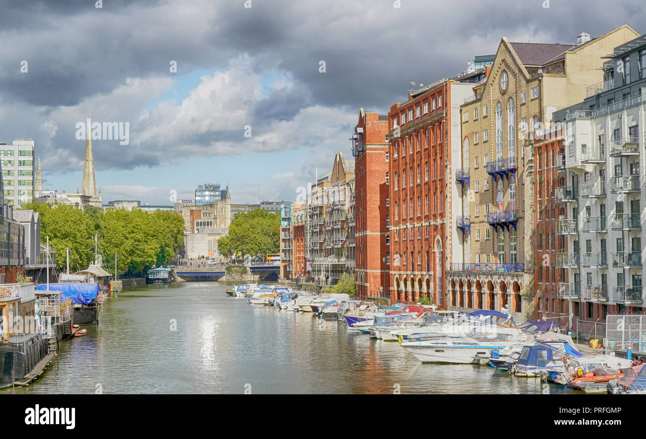 Redcliffe Wharf e antica birreria Georges area di Bristol Docks, vicino al Ponte di Bristol, Bristol, Regno Unito Foto Stock