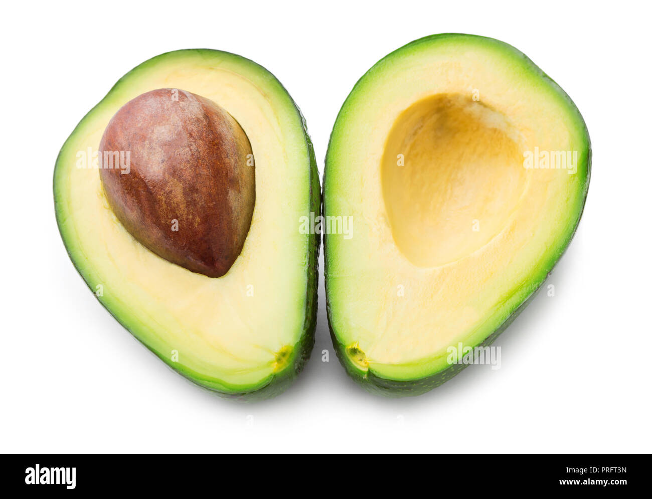Unico avocado tagliato per due metà isolato su sfondo bianco Foto Stock