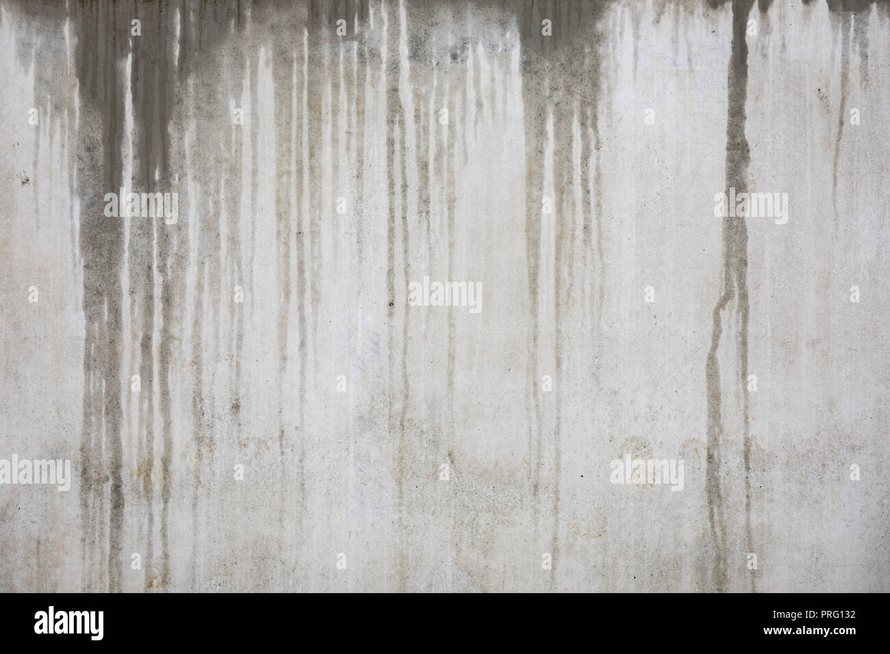 Calcestruzzo bagnato sullo sfondo della parete a Rainy day Foto Stock