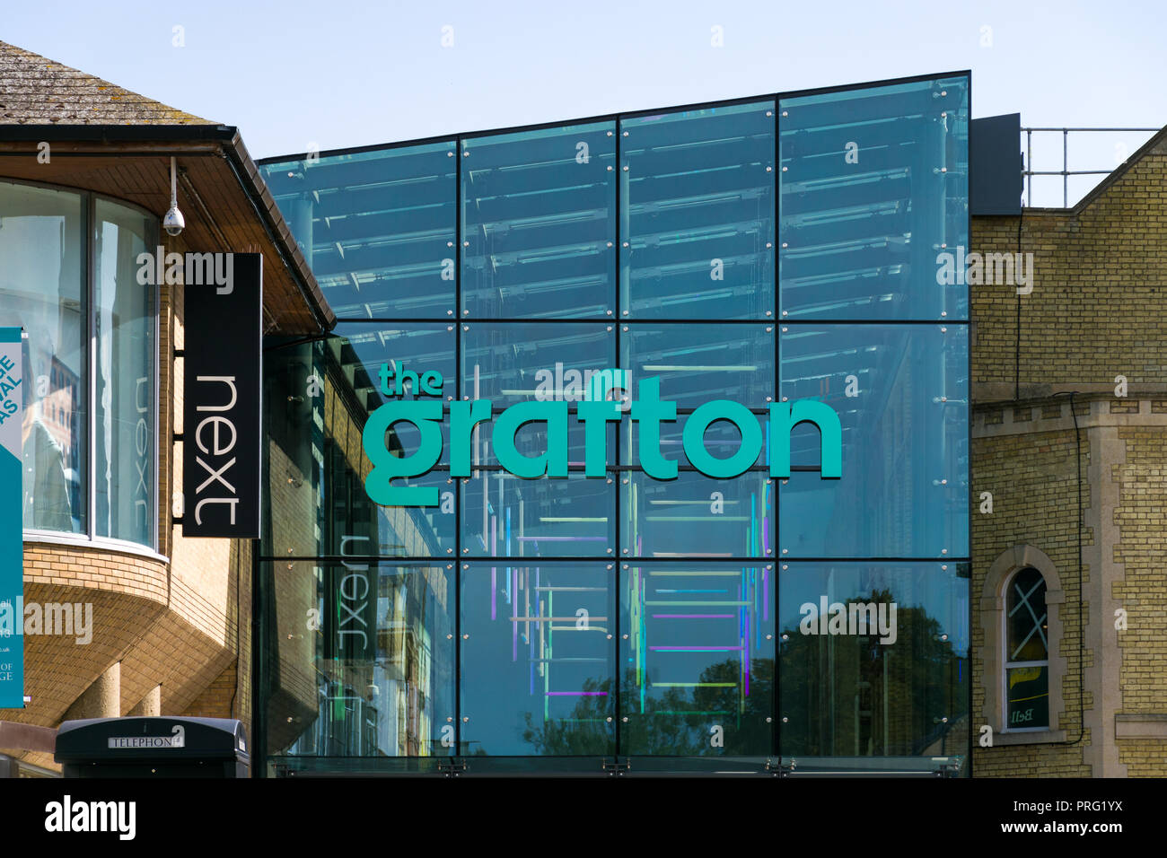 Segno esterno su vetri del Grafton Center area dello shopping, Cambridge, Regno Unito Foto Stock