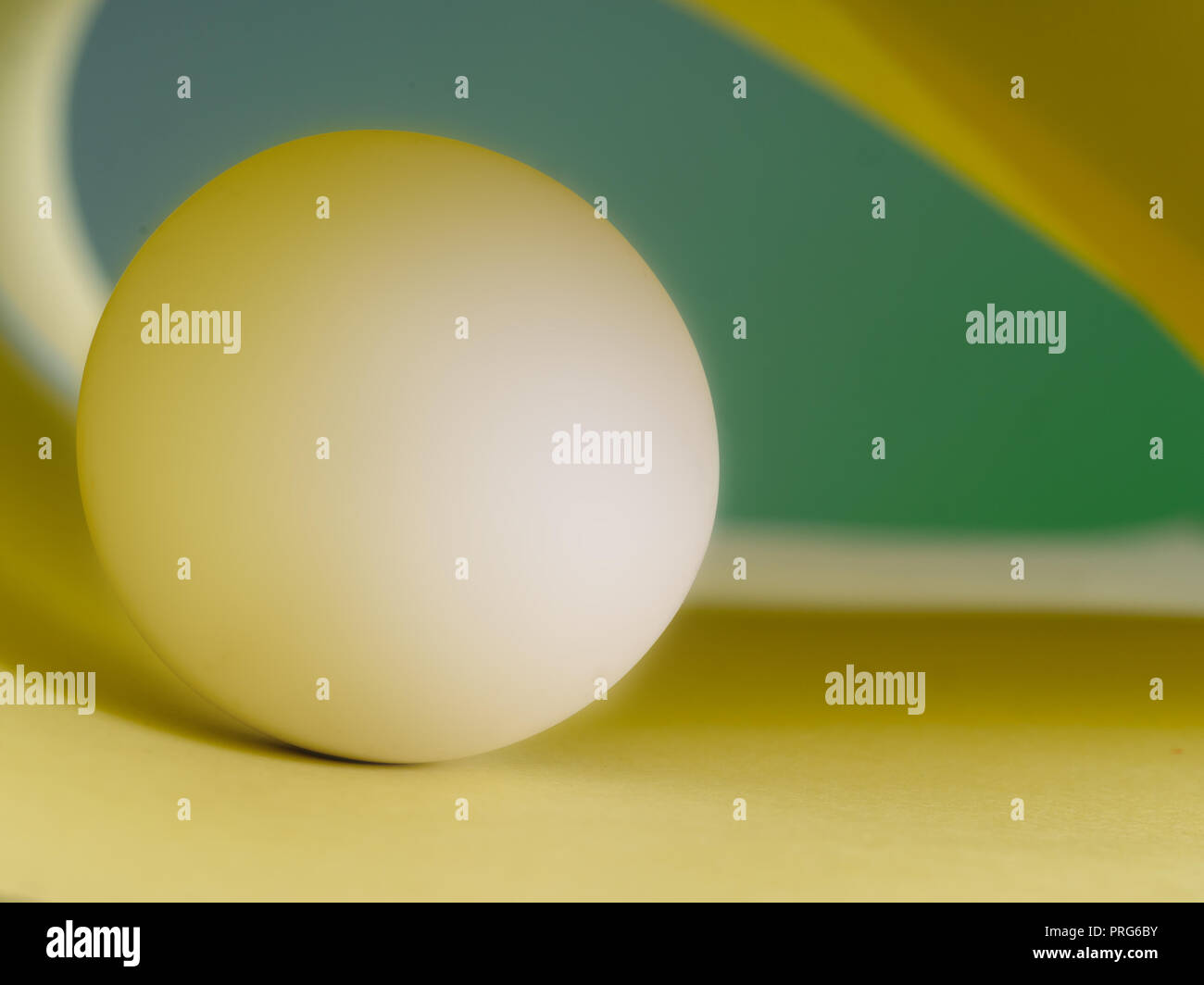 Marmo bianco palla in verde e giallo, abstract background. Foto Stock