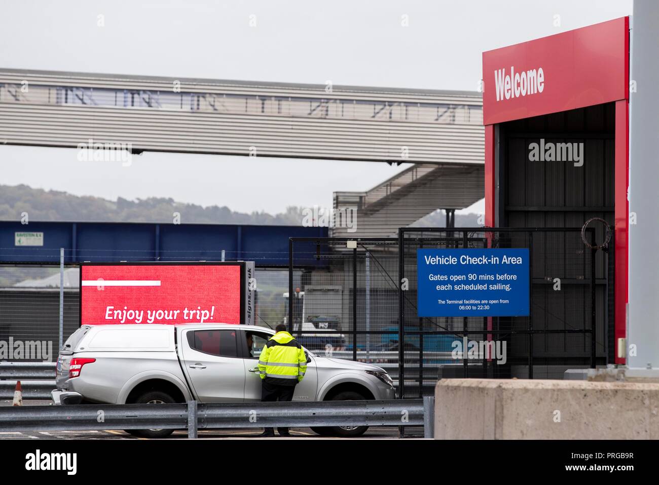 Una vista generale del porto di Belfast, come DUP leader Arlene Foster ha detto che il suo partito non avrebbe riportato alcuna trattativa Brexit che vediamo un confine economico verso il basso sul mare irlandese. Foto Stock