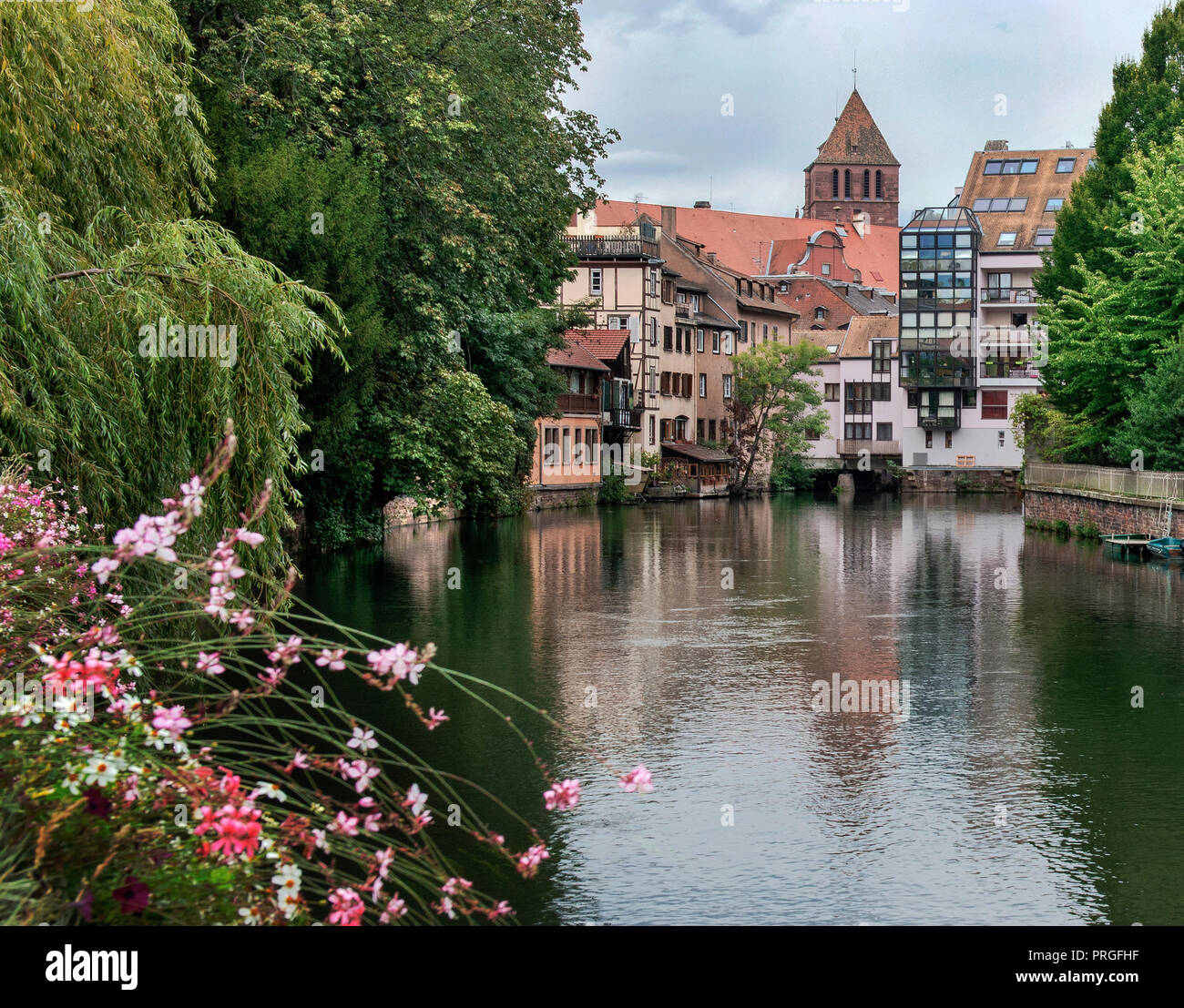 Canali di Strasburgo. Strasburgo è la capitale della regione Alsazia nel nord-est della Francia. Foto Stock