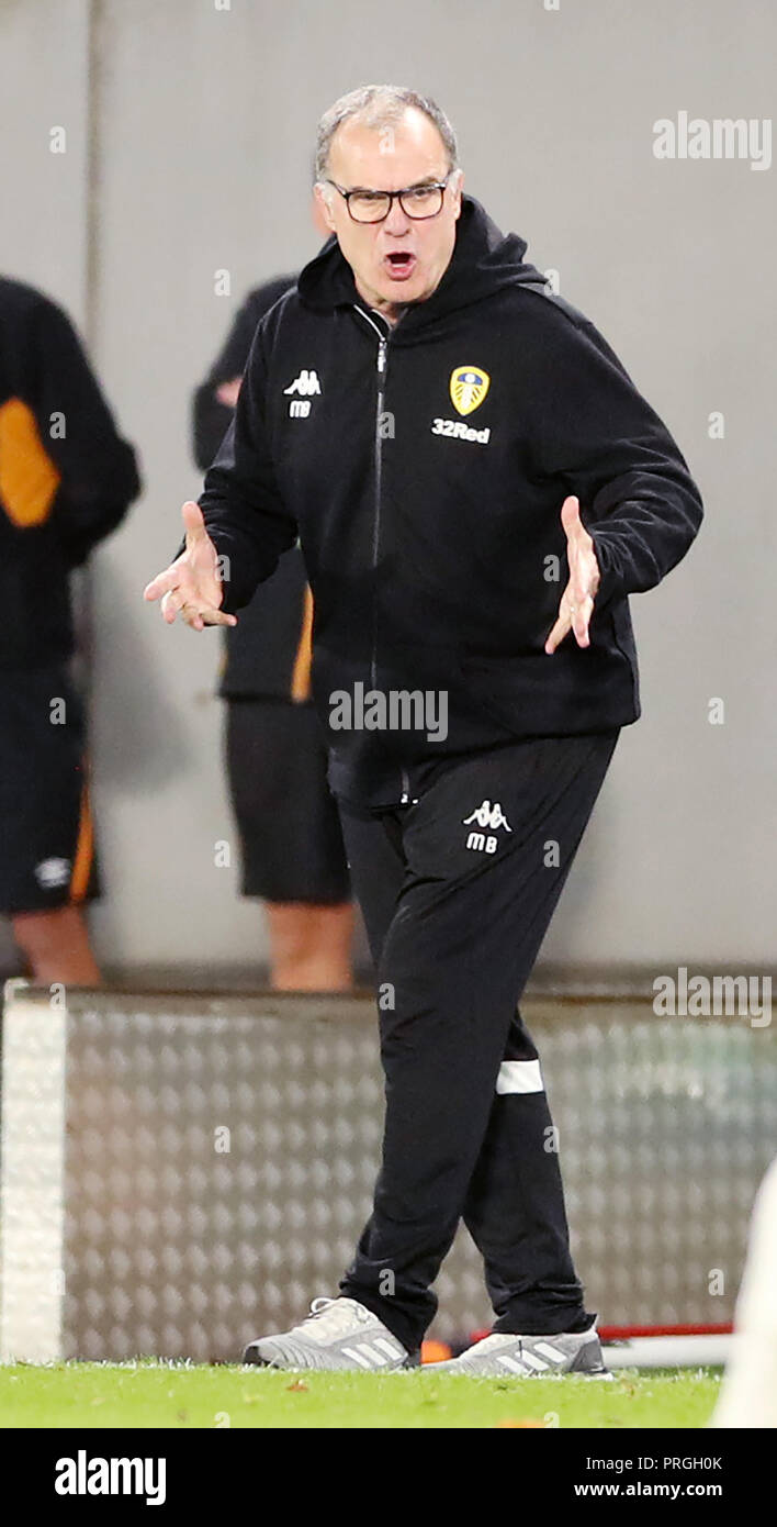 Leeds United manager Marcelo Bielsa durante la partita del campionato Sky Bet al KC Stadium di Hull. PREMERE ASSOCIAZIONE foto. Data immagine: Martedì 2 ottobre 2018. Vedi storia di PA CALCIO Hull. Il credito fotografico dovrebbe essere: Danny Lawson/PA Wire. RESTRIZIONI: Nessun utilizzo con audio, video, dati, elenchi di apparecchi, logo di club/campionato o servizi "live" non autorizzati. L'uso in-match online è limitato a 120 immagini, senza emulazione video. Nessun utilizzo nelle scommesse, nei giochi o nelle pubblicazioni di singoli club/campionati/giocatori Foto Stock
