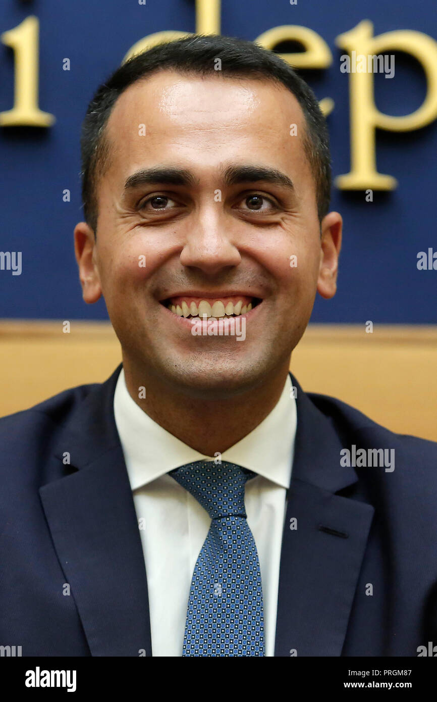 Il ministro del Lavoro Luigi Di Maio Roma 02/10/2018. Sala Stampa della fotocamera. Conferenza stampa di movimento 5 Stelle e Lega per la presentazione delle proposte di riforma costituzionale. A Roma il 2 ottobre 2018. Conferenza stampa del movimento 5 stelle e Lega Nord per presentare proposte di riforma costituzionale. Foto di Samantha Zucchi Insidefoto Foto Stock