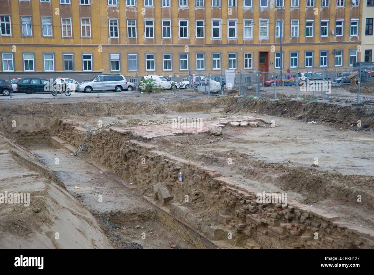 Wien, Stadtentwicklungsgebiet Aspangbahnhof, Ausgrabungen der ehemaligen Hafenbecken des Wiener Neustädter Kanals Foto Stock