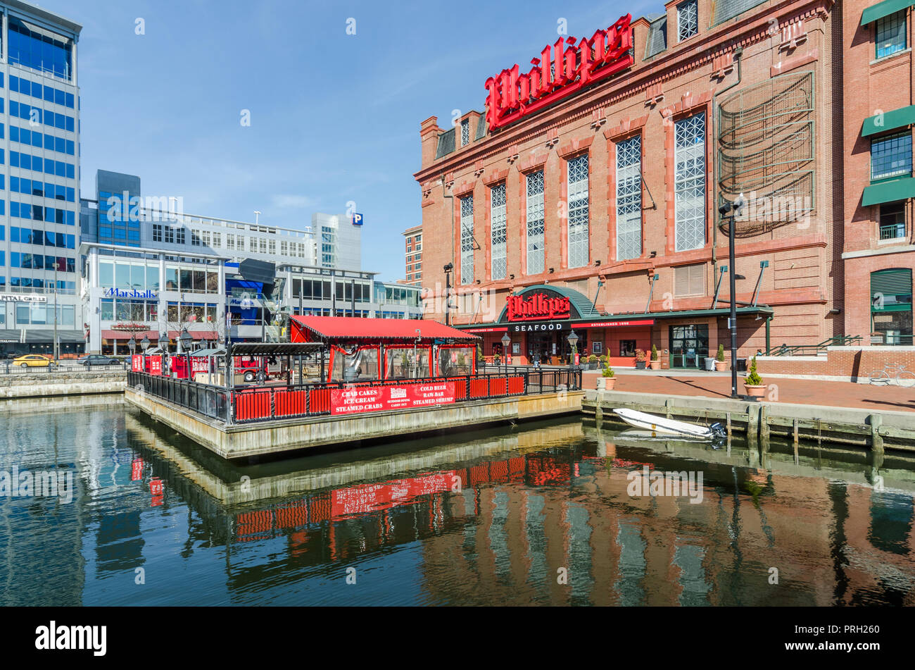 Edifici all'interno del Porto nel centro di Baltimore Foto Stock