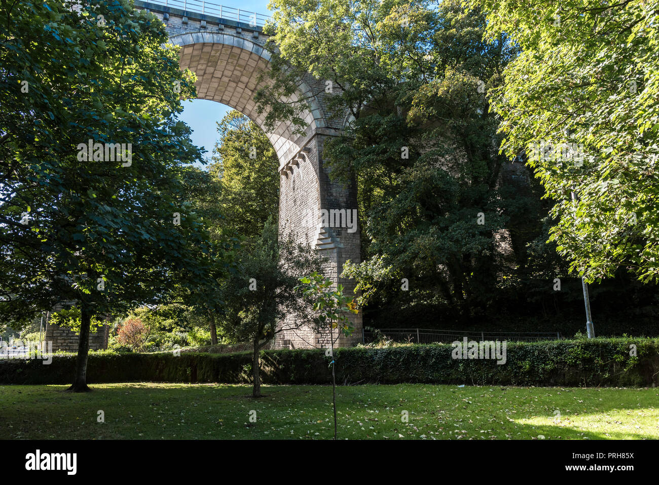 La storica Trenance viadotto ferroviario che abbracciano la valle Trenance a Newquay in Cornovaglia. Foto Stock