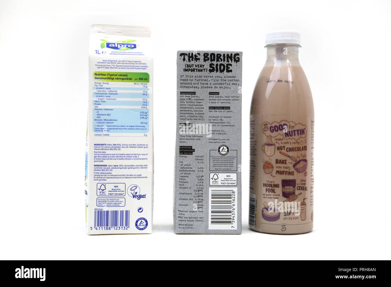 Bevande Vegan Alpro Oat originale, l'originale Oatly e innocente non zuccherato alternativa di nocciole al latte Foto Stock