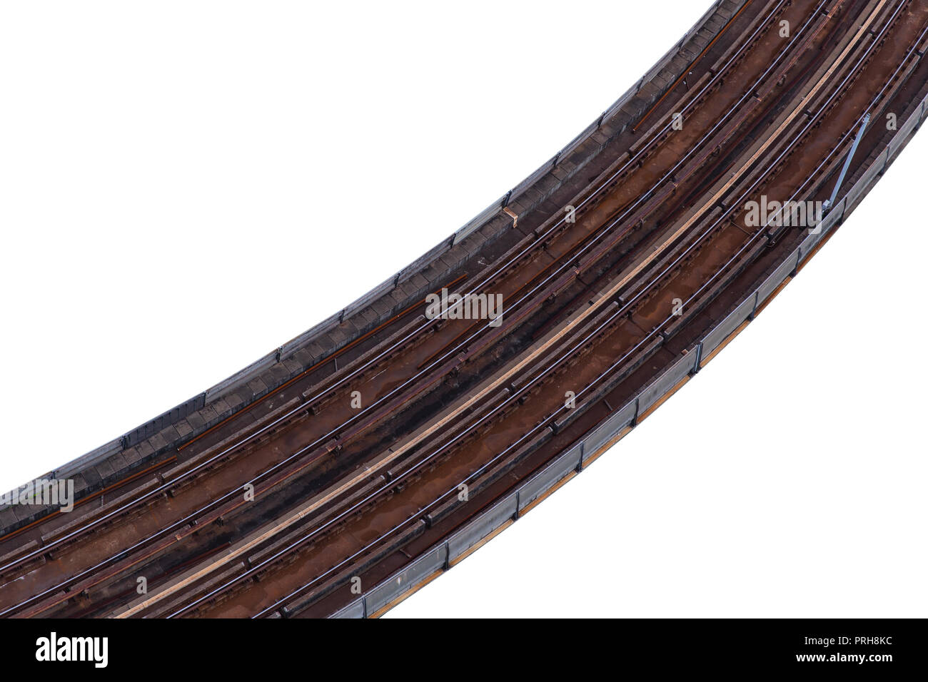 La curva di elettricità via ferroviaria isolato su bianco Foto Stock