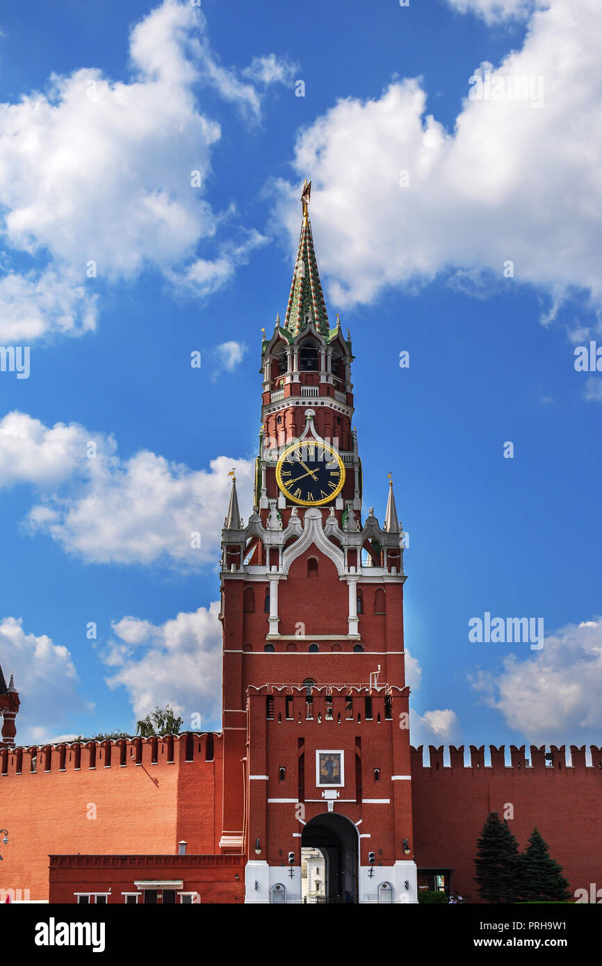 Torre Spasskaya sulla Piazza Rossa di Mosca Foto Stock