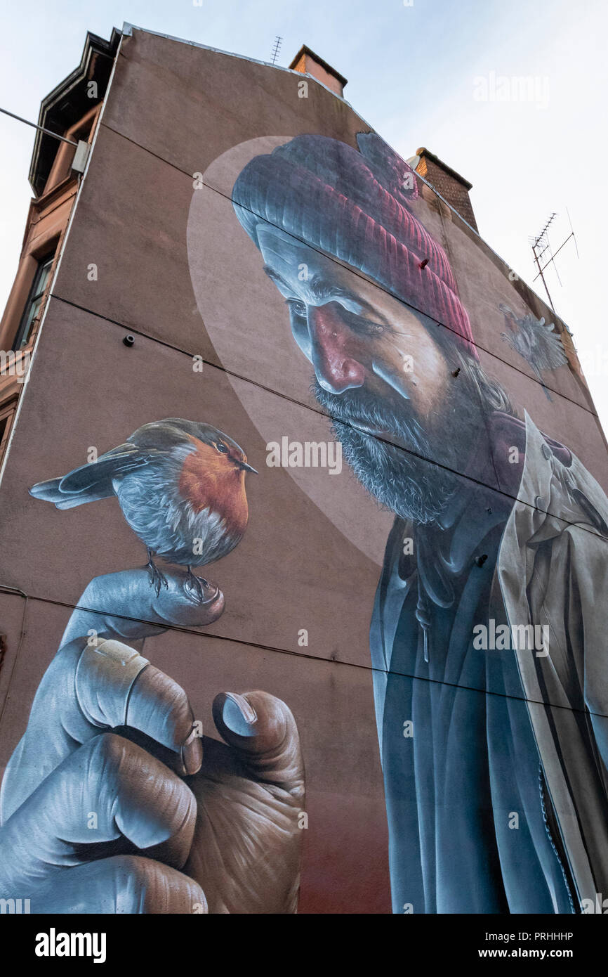 Il giorno moderno St Mungo street arte murale in Glasgow Scotland Regno Unito Foto Stock