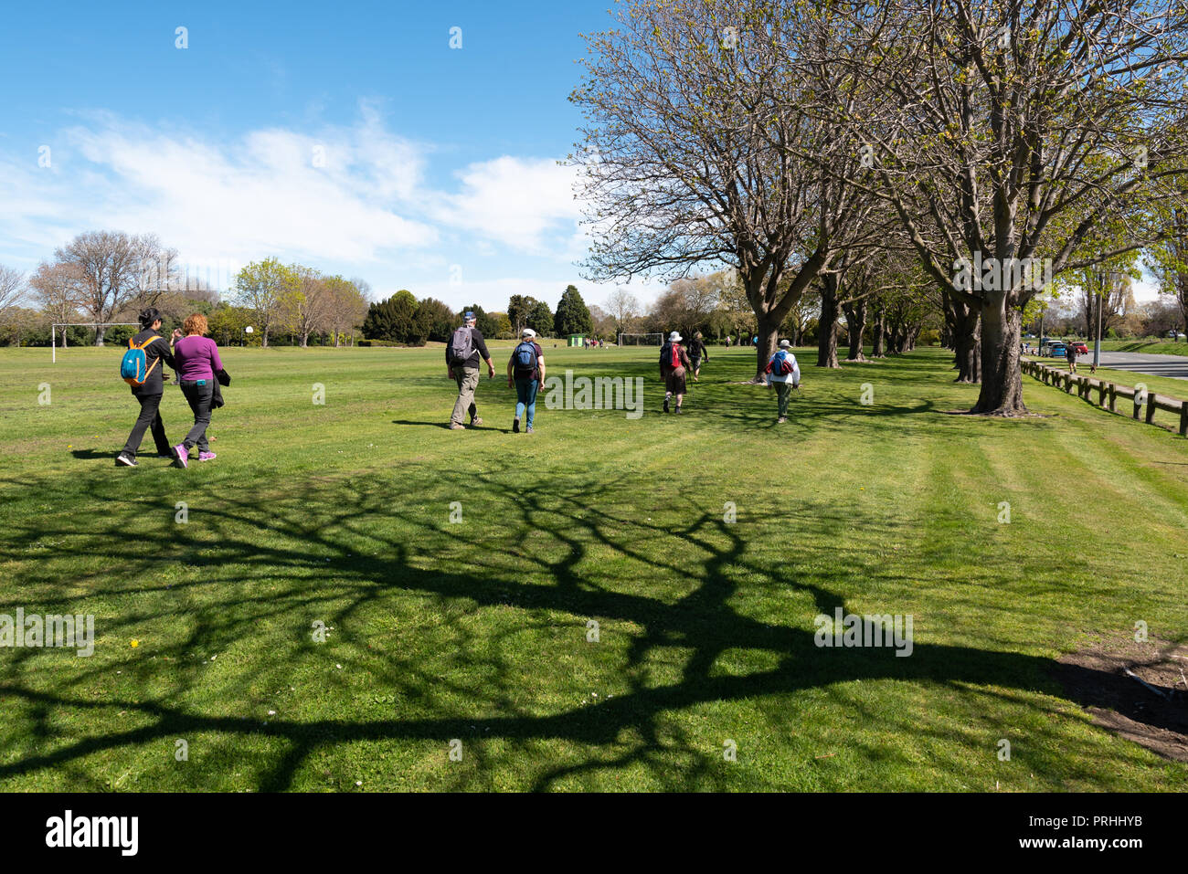 Gruppo[ a piedi. Avon Park, Christchurch, Nuova Zelanda. Foto Stock