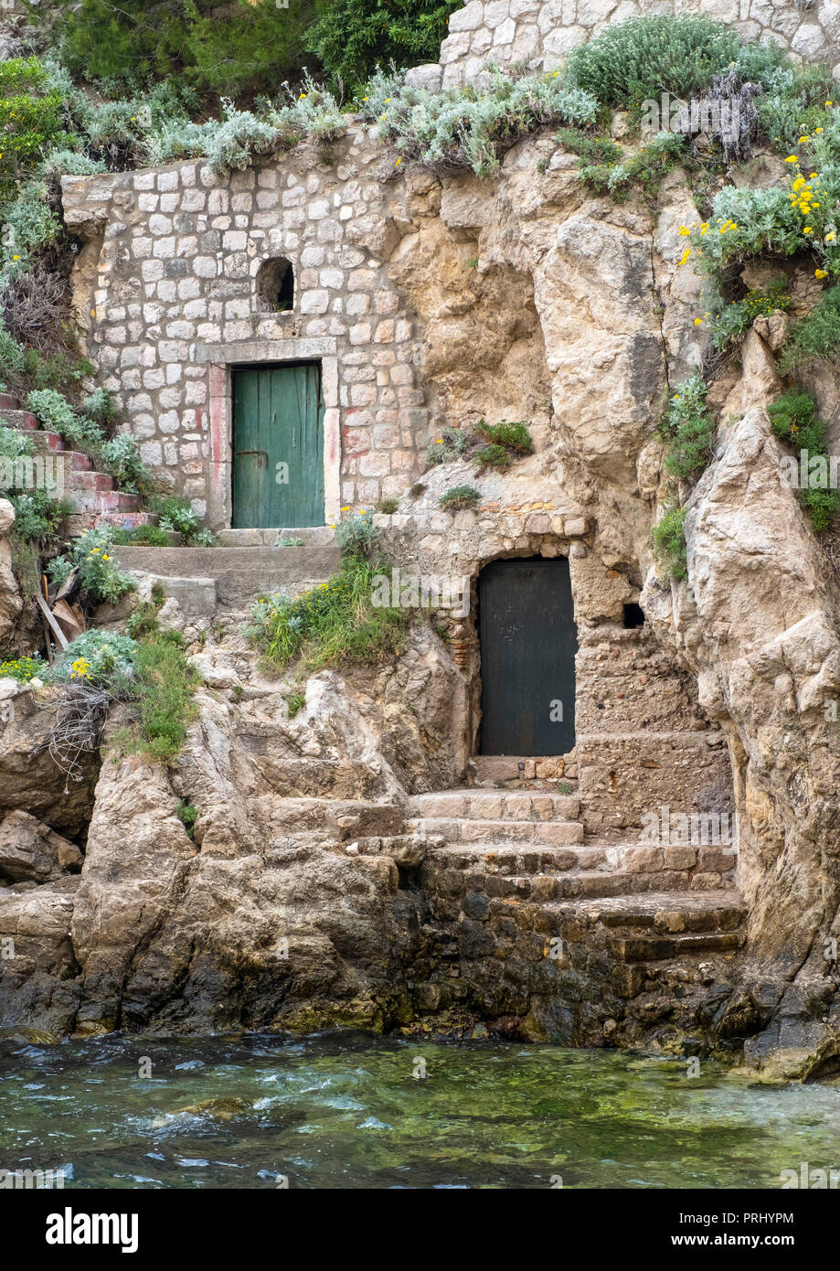 Porte in rockface a Porto Palo, Dubrovnik, Croazia, Europa Foto Stock