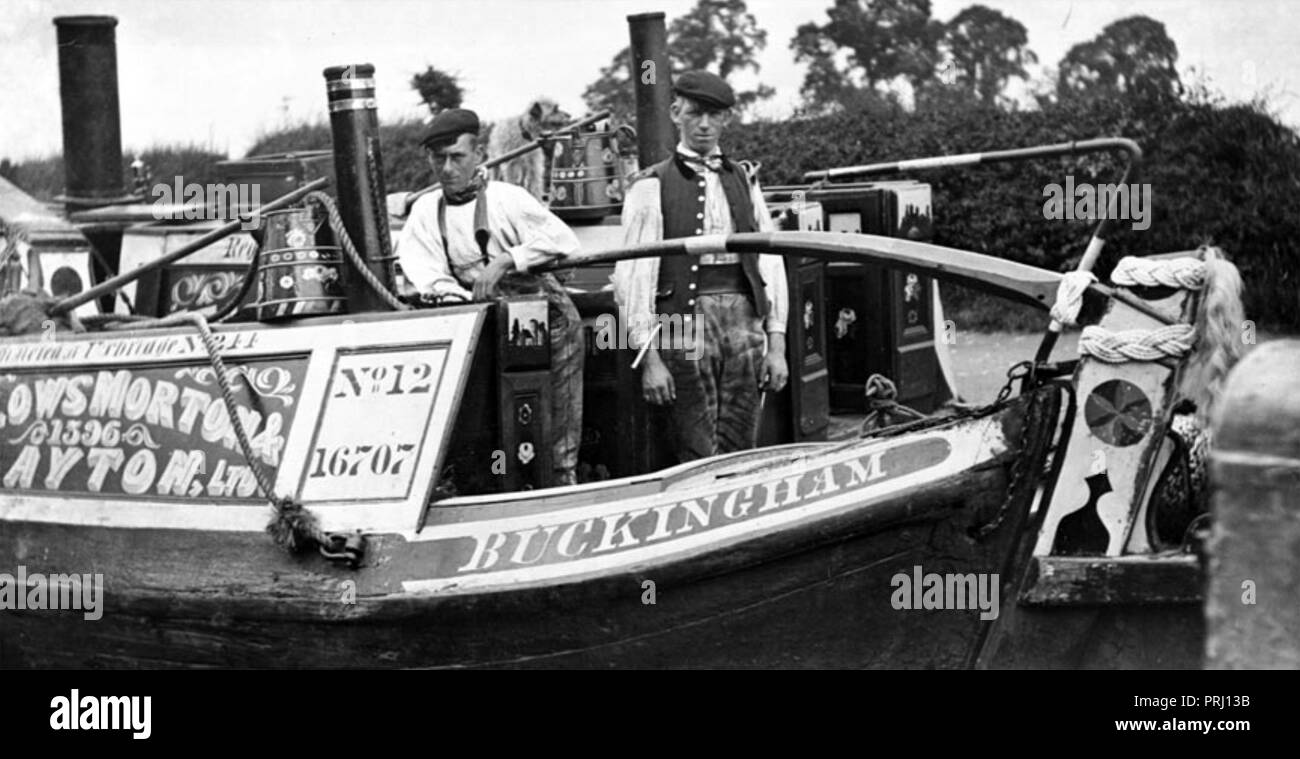 GRAND UNION CANAL una chiatta di lavoro sul vecchio Grand Union Canal circa 1905 Foto Stock