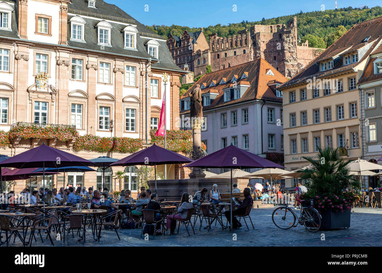 Vista sulla città vecchia di Heidelberg, con il castello di Heidelberg, Neckar, Germania Foto Stock