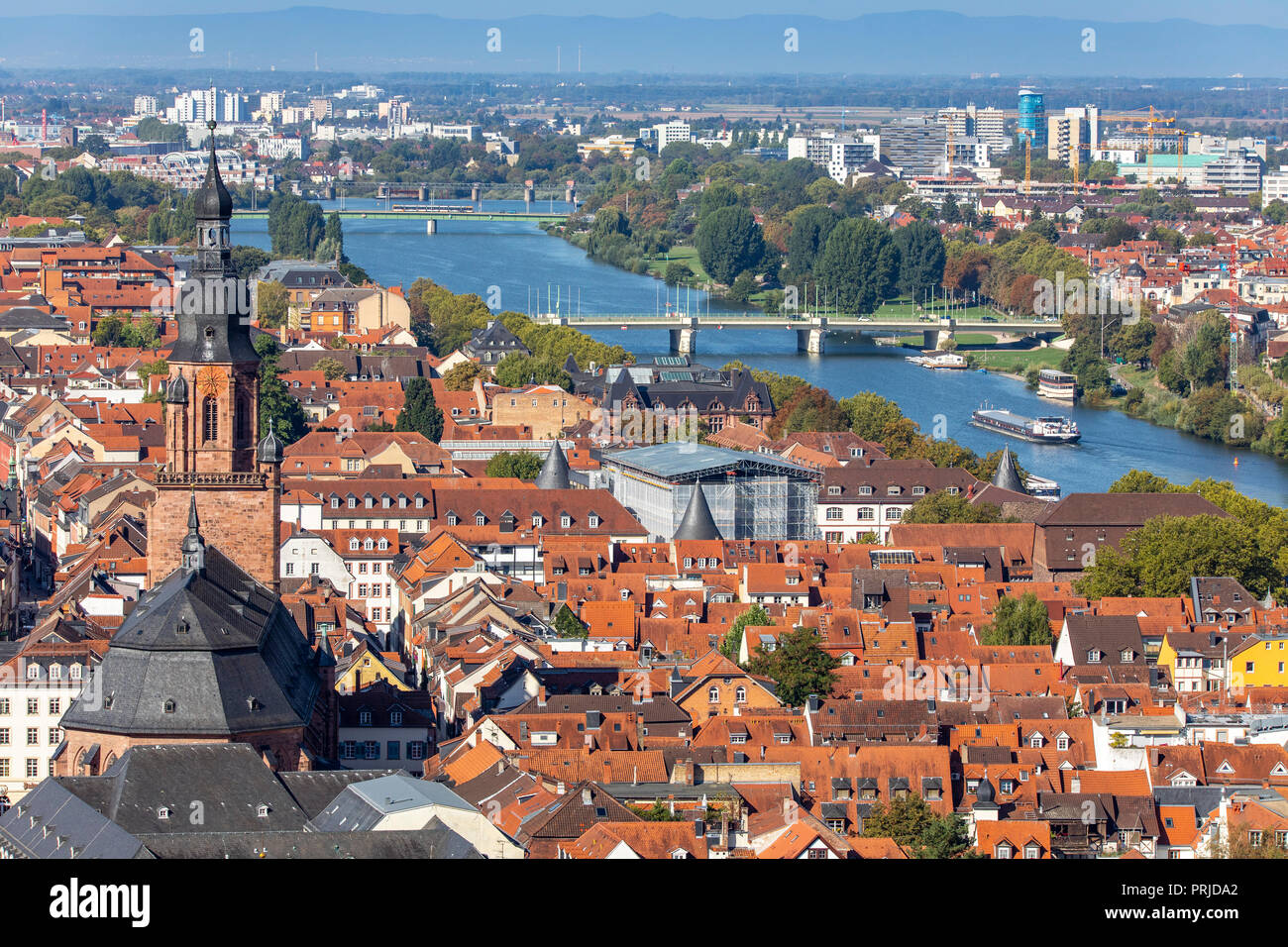 Vista sulla città vecchia di Heidelberg, fiume Neckar, vecchio ponte Neckar, Germania Foto Stock