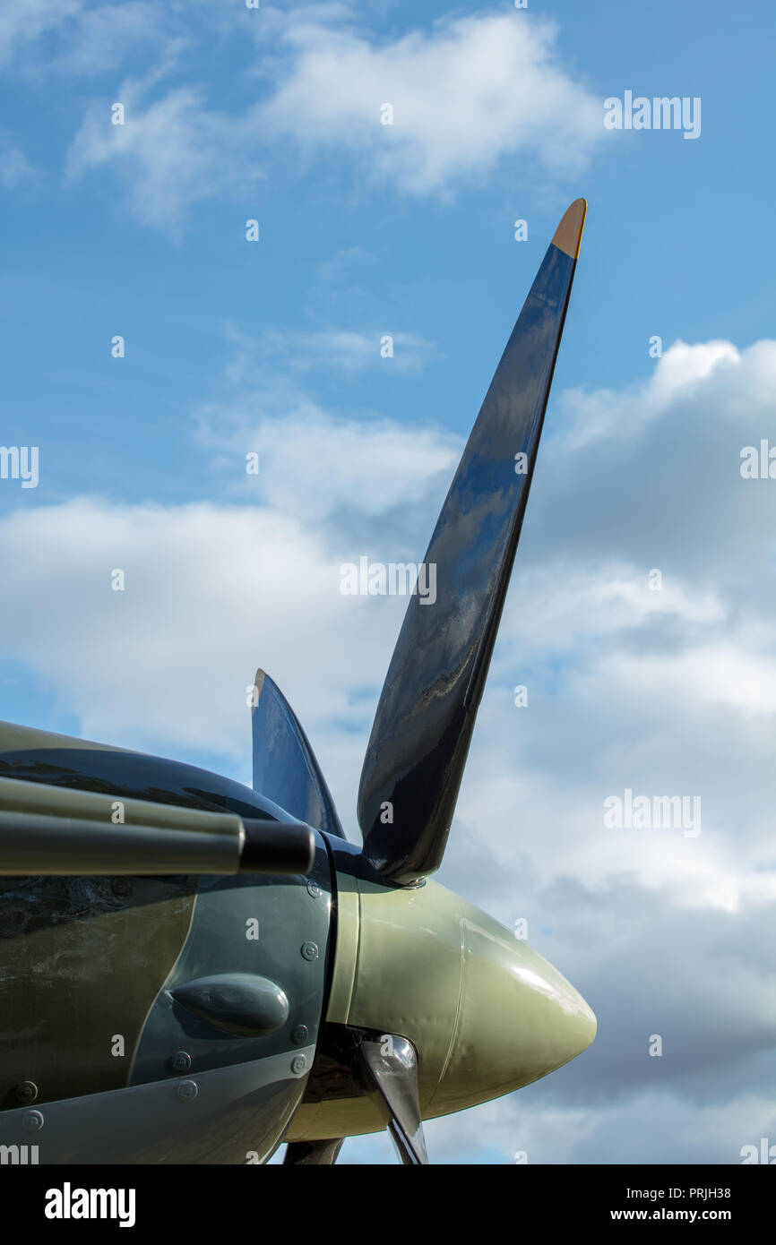 Royal Airforce Museum, Hendon, Londra, GB. British single-sede degli aerei da caccia, Spitfire, importante per la battaglia della Gran Bretagna durante la Seconda Guerra Mondiale. Foto Stock