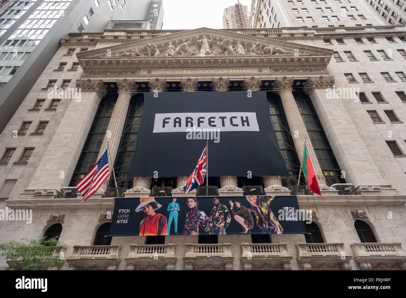 Il New York Stock Exchange di Lower Manhattan a New York venerdì 21 settembre, 2018 è decorata per l'offerta pubblica iniziale di Farfetch Limited, online rivenditore di lusso. La società agisce come un mercato per i venditori di beni di lusso, raggiungendo oltre 2.3 milioni di acquirenti motivati. (© Richard B. Levine) Foto Stock