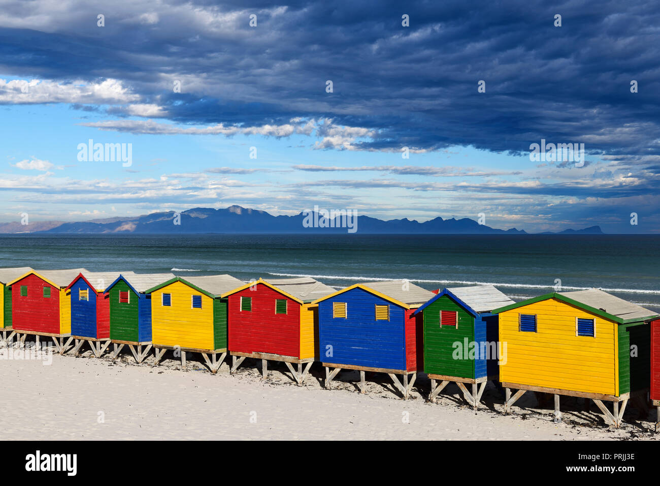 Coloratissima casa sulla spiaggia vicino a Muizenberg, Cape Town, Western Cape, Sud Africa Foto Stock
