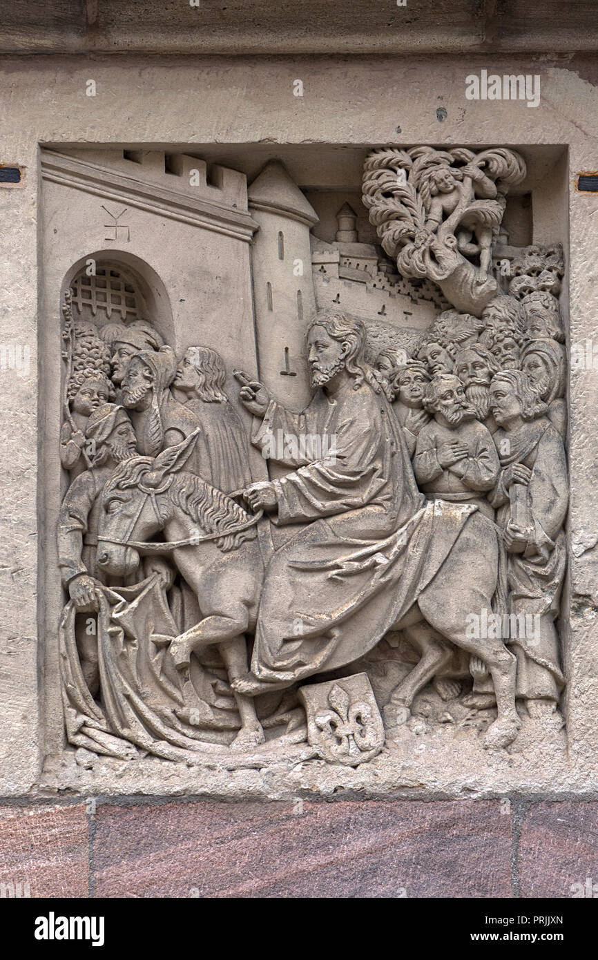 Rilievo, ingresso di Gesù a Gerusalemme come re, al di fuori della Chiesa Sebaldus, XVI secolo, Norimberga, Media Franconia, Bavaria Foto Stock