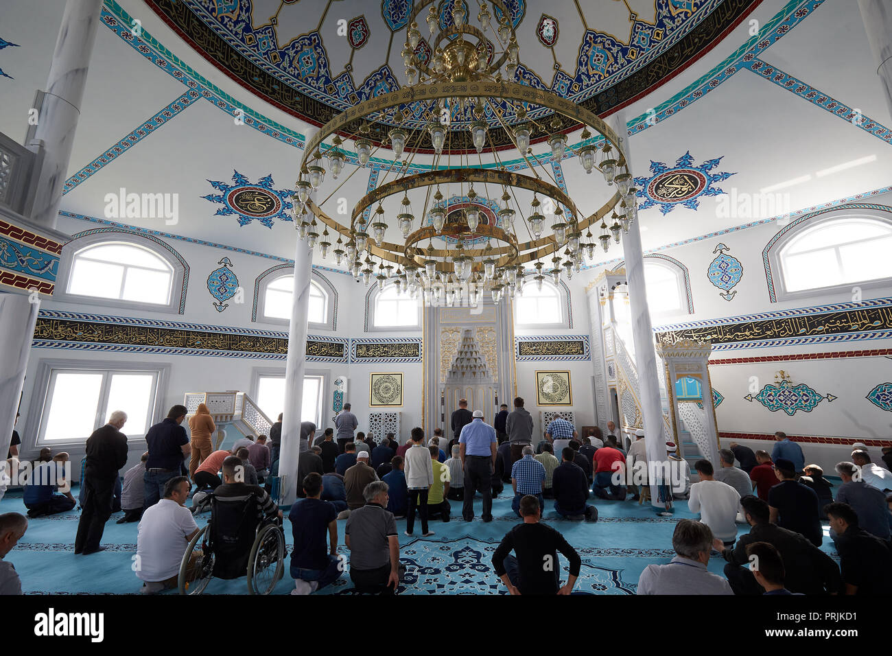 La preghiera del Venerdì nella moschea DITIB Ransbach-Baumbach, Ransbach-Baumbach, Renania-Palatinato, Germania Foto Stock