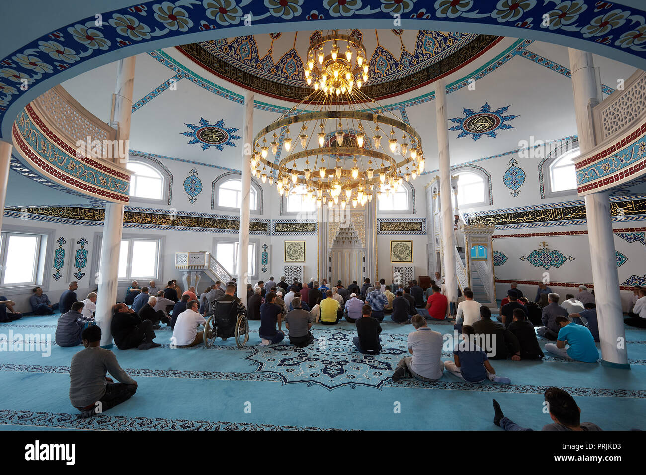 La preghiera del Venerdì nella moschea DITIB Ransbach-Baumbach, Ransbach-Baumbach, Renania-Palatinato, Germania Foto Stock