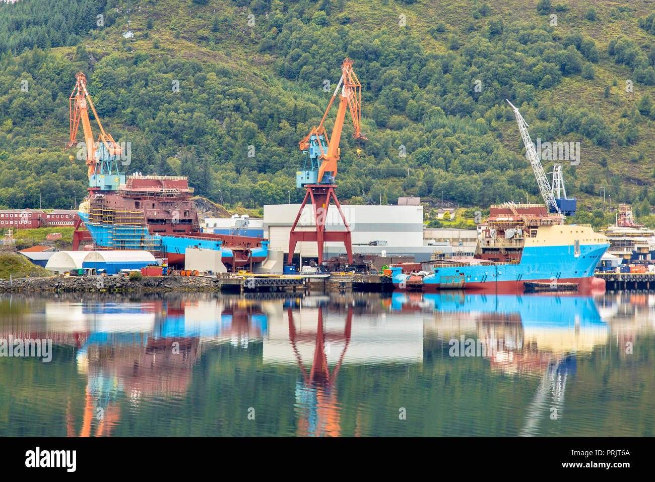 Costruzione di navi di due moderni Anchor Handling navi di alimentazione essendo costruito in un cantiere in Norvegia Foto Stock