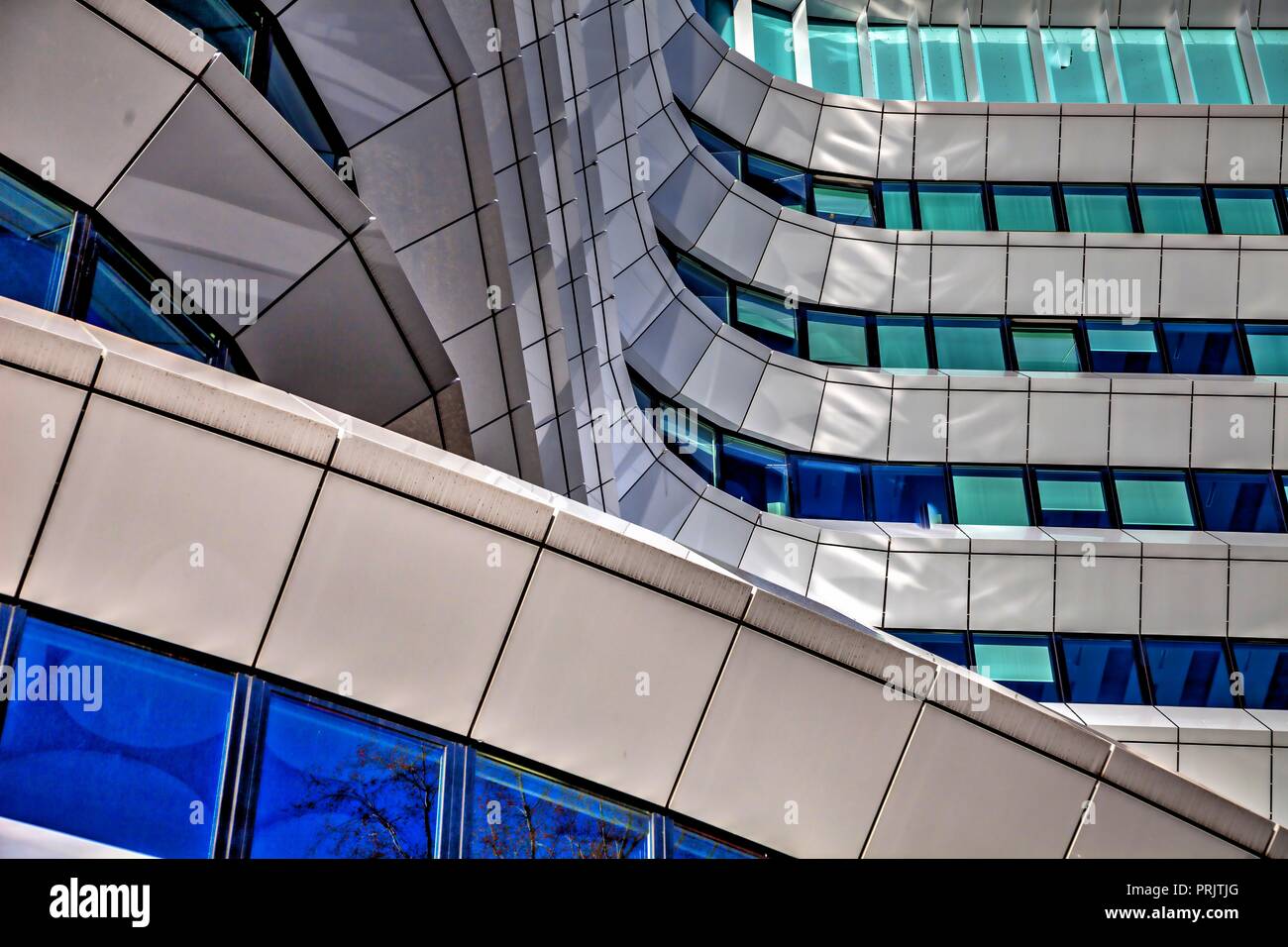 Organico dettagli architettonici in facciata di un moderno e contemporaneo edificio per uffici nei Paesi Bassi Foto Stock