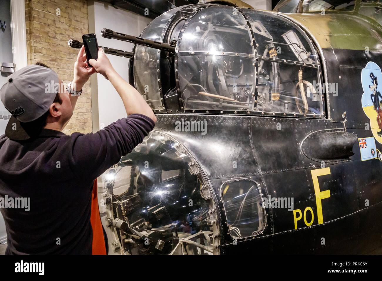 Londra Inghilterra,UK,Southwark,Imperial War Museum,archivi di armi da guerra militari,interni,mostra,velivolo Avro 683 Lancaster Mk 1,sezione naso,HE Foto Stock