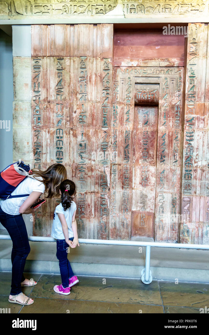 Londra Inghilterra,UK,Bloomsbury,The British Museum,storia della cultura umana,interno,galleria,iscrizioni alla tomba egiziana,falsa porta architrave di Ptah Foto Stock