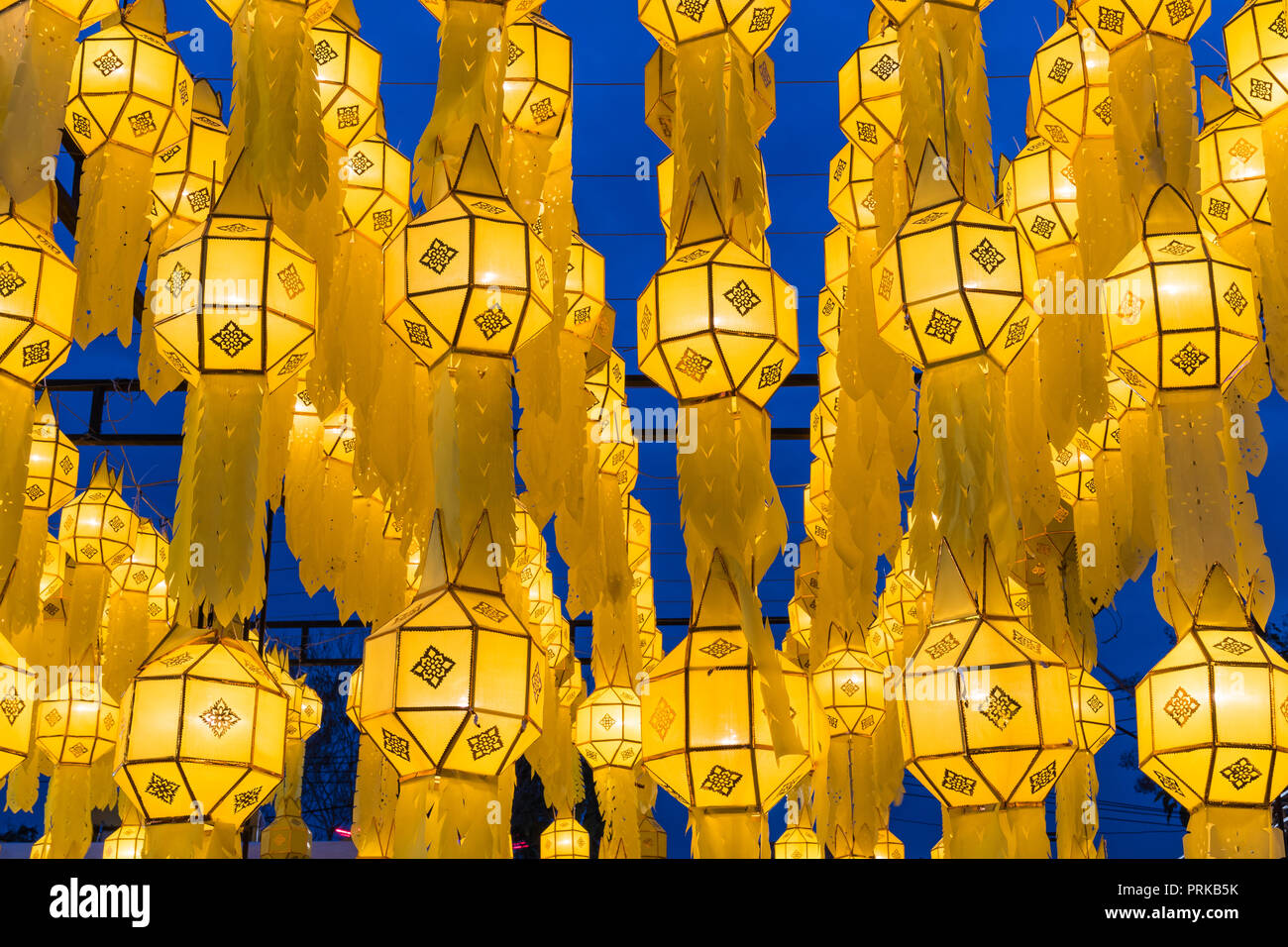 In stile tailandese settentrionale lanterna decorate durante eventi speciali e festival Foto Stock