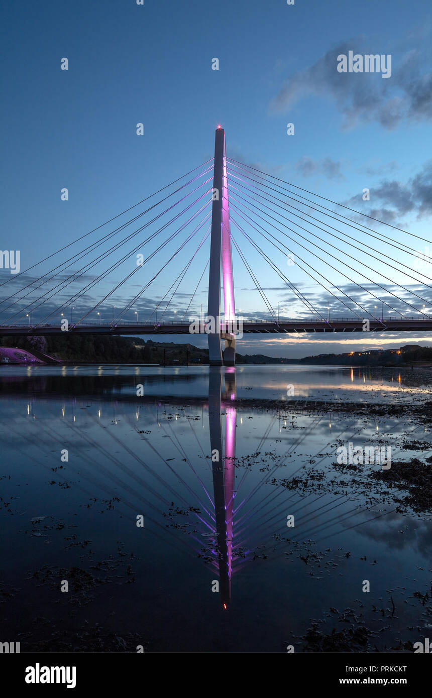 Guglia settentrionale ponte sopra il fiume usura, Sunderland, Tyne & Wear, England, Regno Unito Foto Stock