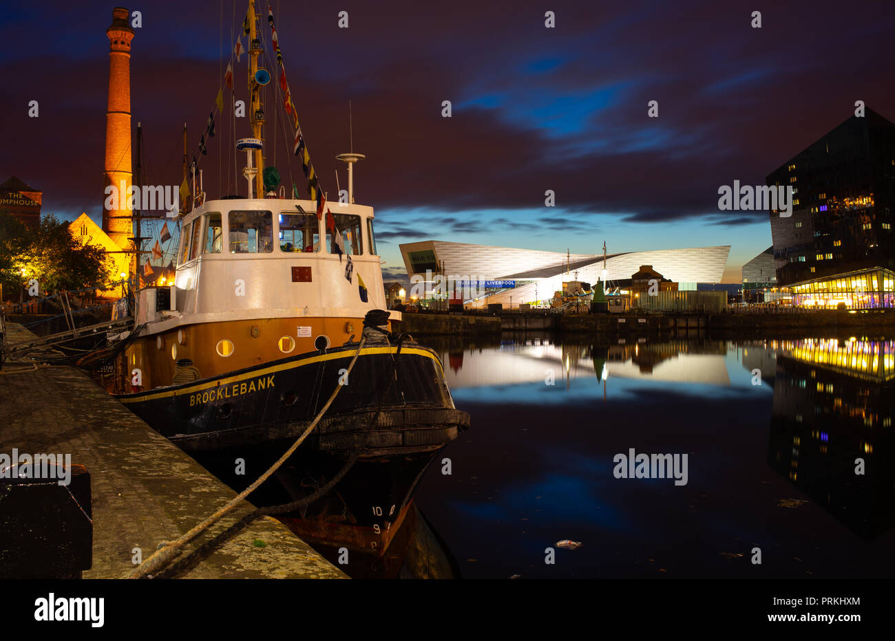 Brocklebank barca nel Dock di inscatolamento, accanto ad Albert Dock, Liverpool. Liverpool Museum in background. Immagine presa nel settembre 2018. Foto Stock