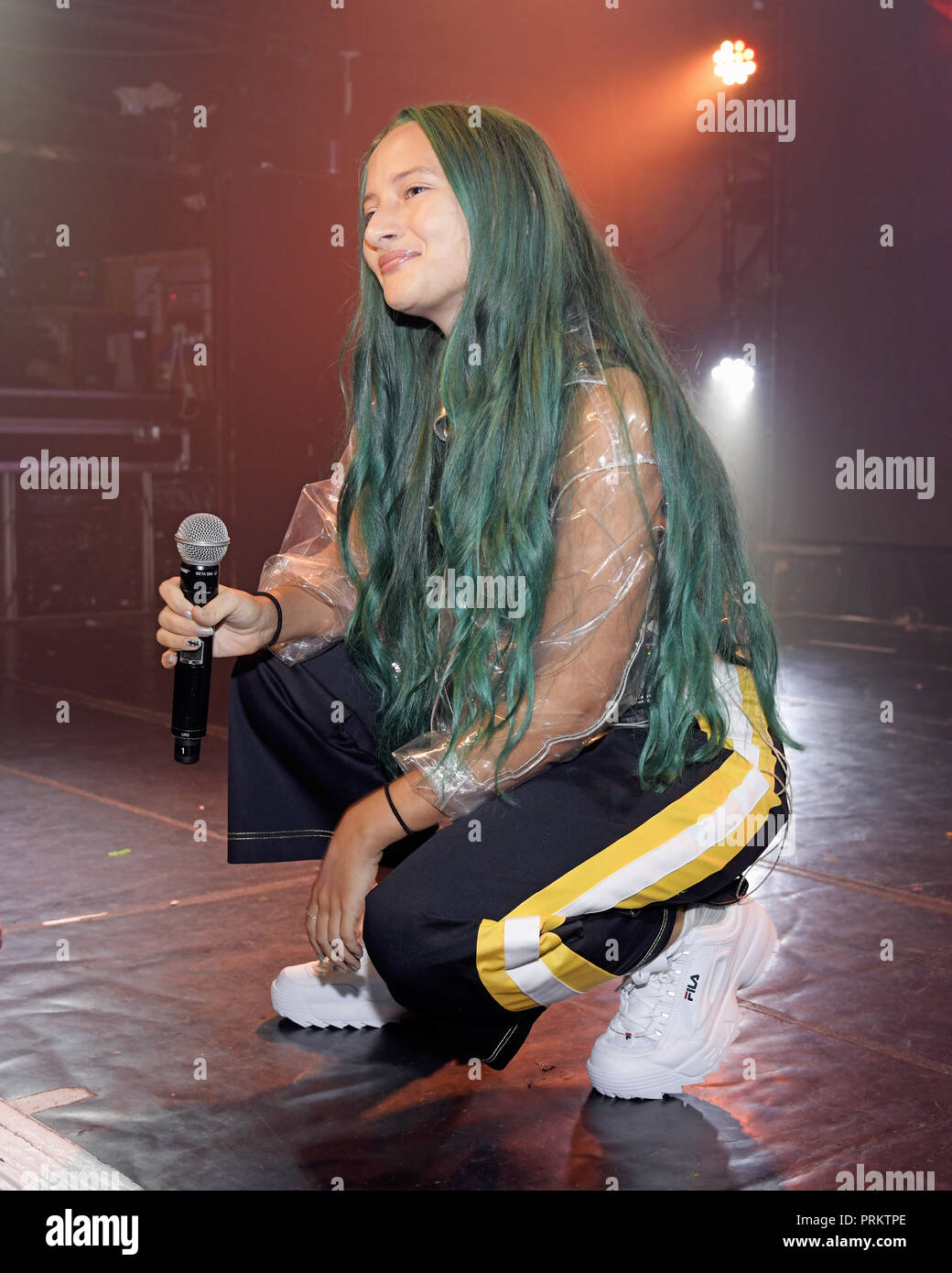 Au/Ra peforming live sul palco di G-A-Y a Londra. Au/Ra è firmato per RCA Records UK. Nato a Ibiza, ella ha parlato inizialmente il catalano come pure tedesco, con l'inglese come la sua terza lingua. È in parte questa ricchezza linguistica e culturale che dà la possibilità, a soli 16, per scrivere luccicante alternativa pop canzoni che può parlare a chiunque. Il suo debutto canzoni "Panic Room (ft Camelphat)" "Concrete Jungle' e 'calci' hanno mezzo miliardo di flussi combinati in tutto il mondo. Dotato di: Au/Ra, Jamie Lou Stenzel dove: Londra, Regno Unito quando: 02 set 2018 Credit: Chris Jepson/WENN.com Foto Stock