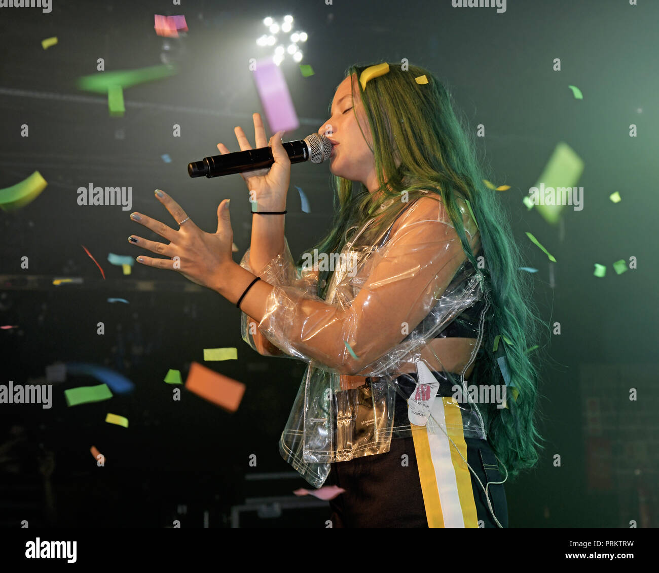 Au/Ra peforming live sul palco di G-A-Y a Londra. Au/Ra è firmato per RCA Records UK. Nato a Ibiza, ella ha parlato inizialmente il catalano come pure tedesco, con l'inglese come la sua terza lingua. È in parte questa ricchezza linguistica e culturale che dà la possibilità, a soli 16, per scrivere luccicante alternativa pop canzoni che può parlare a chiunque. Il suo debutto canzoni "Panic Room (ft Camelphat)" "Concrete Jungle' e 'calci' hanno mezzo miliardo di flussi combinati in tutto il mondo. Dotato di: Au/Ra, Jamie Lou Stenzel dove: Londra, Regno Unito quando: 02 set 2018 Credit: Chris Jepson/WENN.com Foto Stock