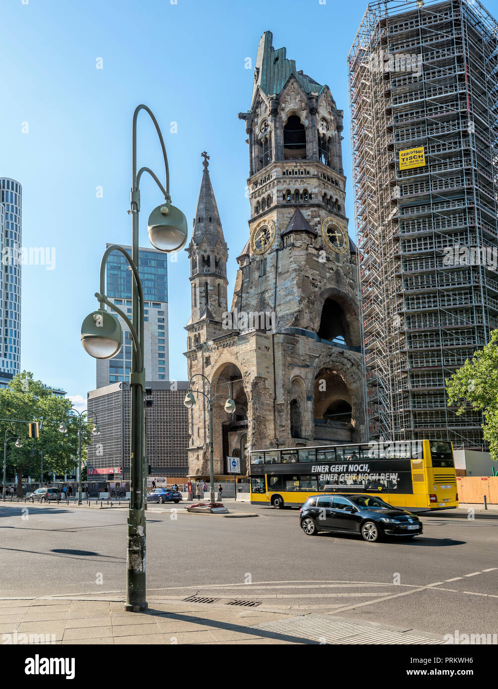 Berlino Kurfuerstendamm di fronte alla Gedaechtnisskirche, Germania Foto Stock