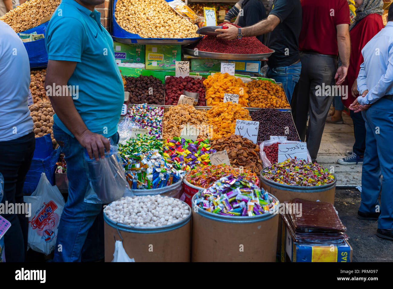 Il Grand Bazaar in Iran - un luogo di scambi commerciali, odore delle spezie, centinaia di prodotti Foto Stock