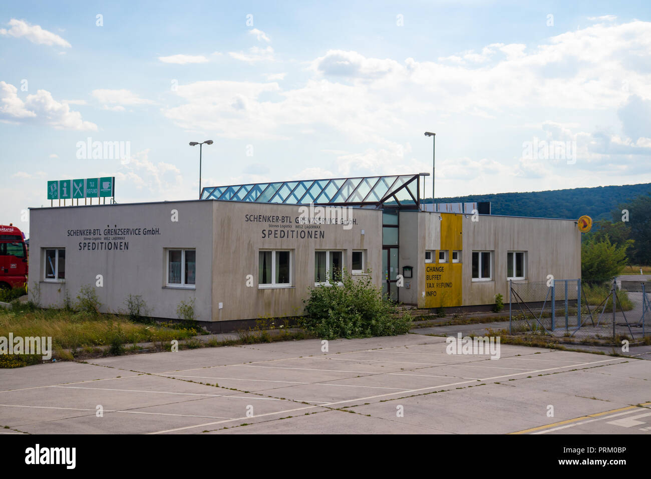 In disuso ufficio doganale tra Austria e Slovacchia Foto Stock