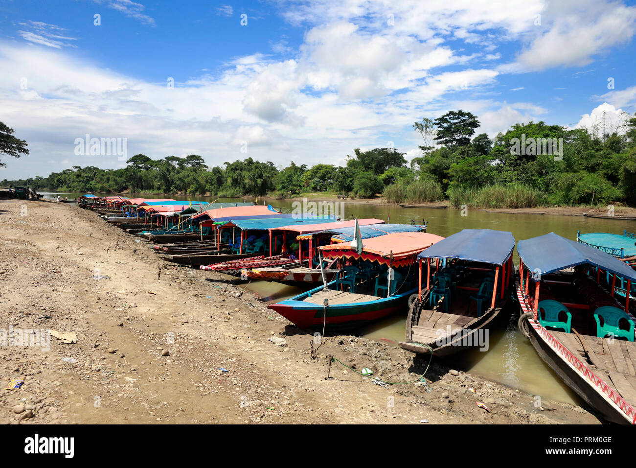 Sylhet, Bangladesh - 22 Settembre 2018: Piyain fiume un trans-fiume di confine di India e Bangladesh. È un affluente del fiume Surma, che è o Foto Stock