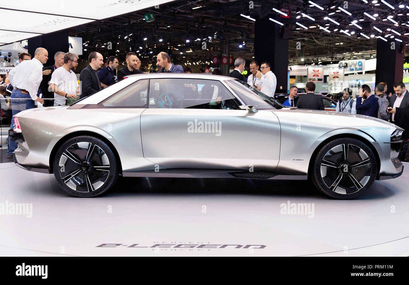 Retrò concept car Peugeot e-leggenda durante la seconda giornata internazionale di Parigi al Motorshow il Mercoledì, 3 ottobre 2018 a Parigi, Francia. (CTK Phot Foto Stock