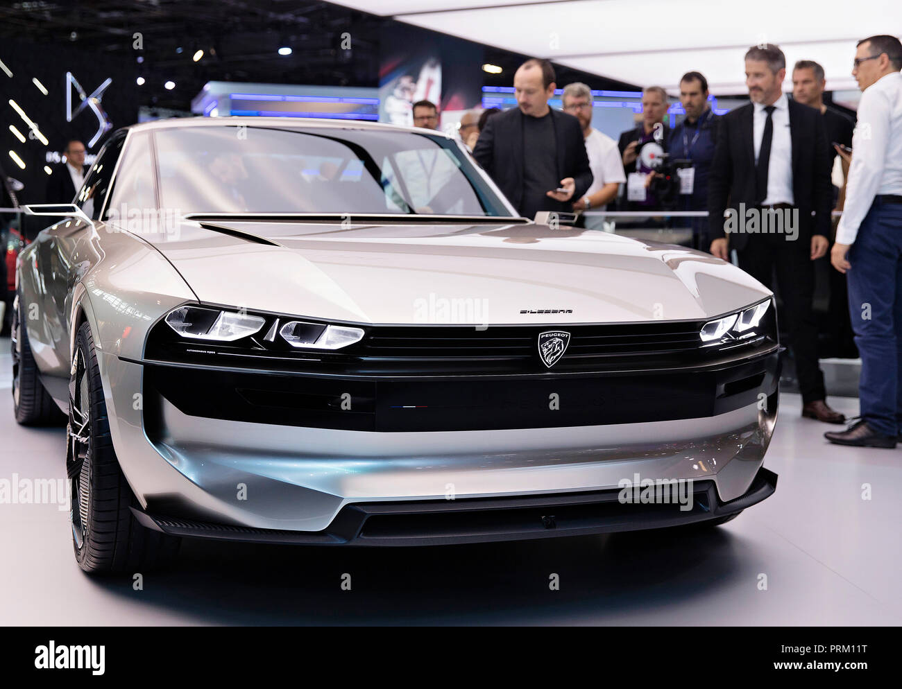 Retrò concept car Peugeot e-leggenda durante la seconda giornata internazionale di Parigi al Motorshow il Mercoledì, 3 ottobre 2018 a Parigi, Francia. (CTK Phot Foto Stock