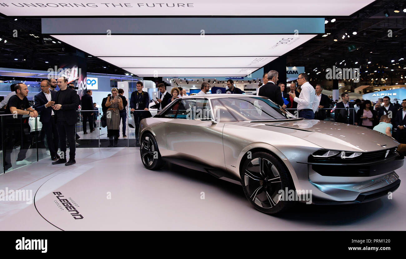 Retrò concept car Peugeot e-leggenda durante la seconda giornata internazionale di Parigi al Motorshow il Mercoledì, 3 ottobre 2018 a Parigi, Francia. (CTK Phot Foto Stock